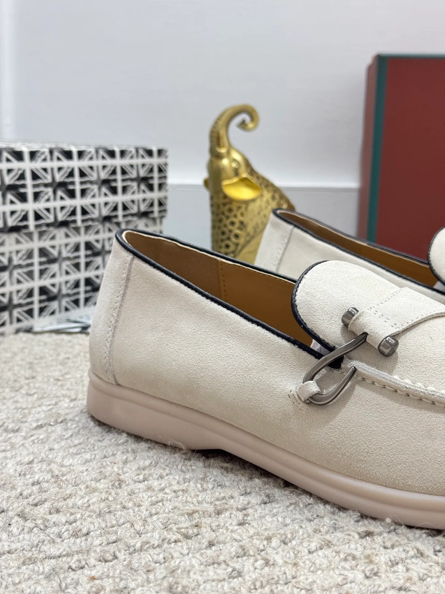 Men's men's shoes 💰380 [New model] 🍓🍓Loro Piana - LP couple model. The new moccasins are made of water-repellent treated suede uppers with rubber soles, a classic. The complex craftsmanship and meticulous structure make the shoes light and soft, allowing you to walk comfortably and freely. Perfect for wearing at the beach or out in the water during the summer. Size: 35-44 (45 customized MH)